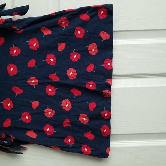 St. John's Bay Women's Floral Cold Shoulder Top - Picture 2 of 9